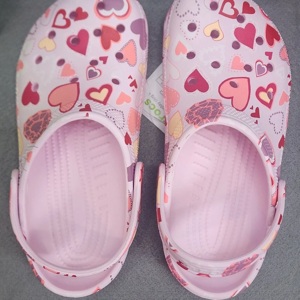 Crocs Classic Vday Clog K Pink Milk Hearts Kids Size J3 NWT
